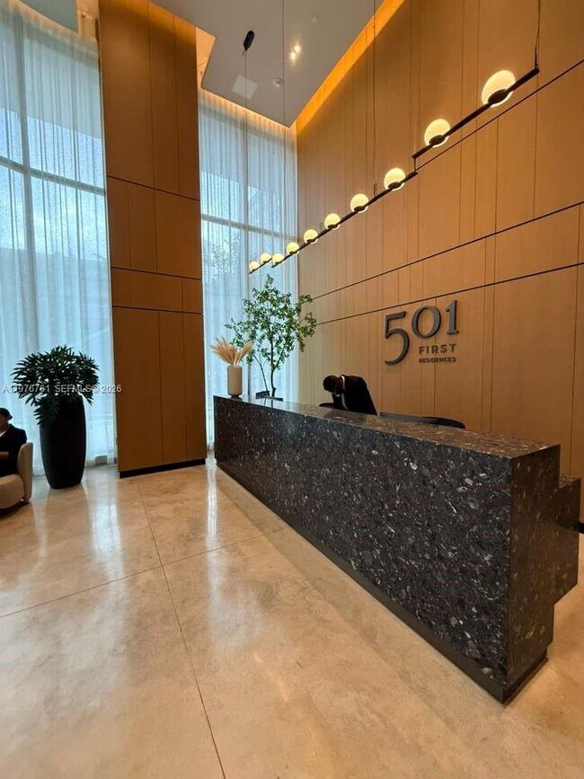 Foto del edificio - 121 NE 5th St