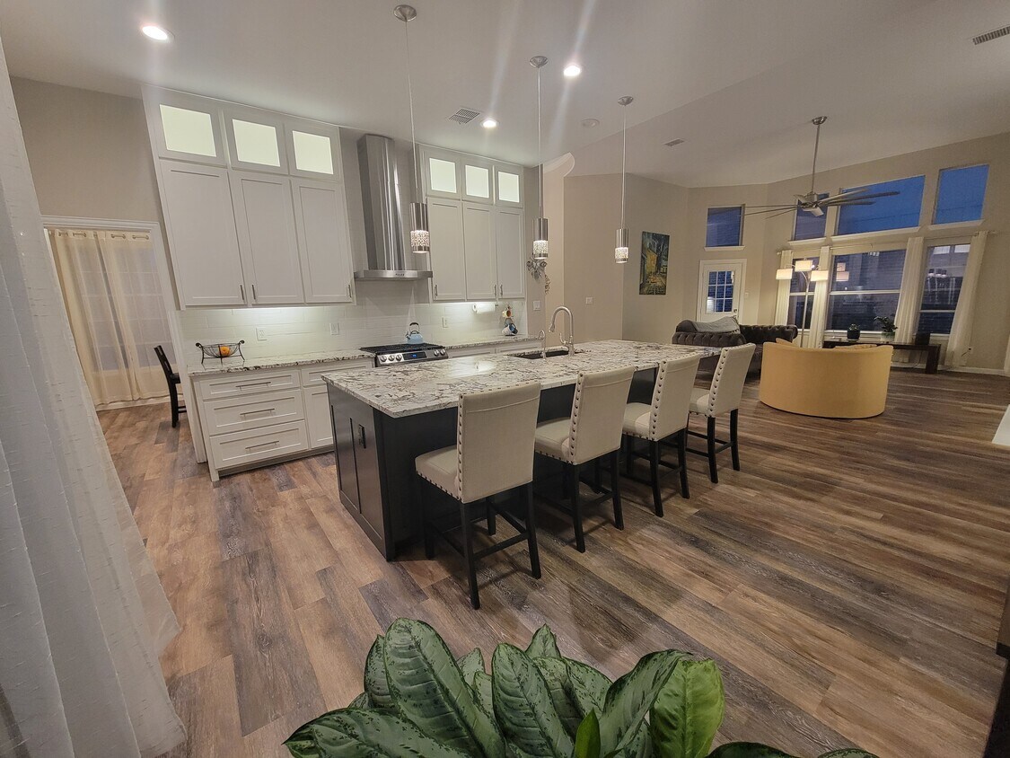 Foto principal - 5640 Hidden Creek Ln
