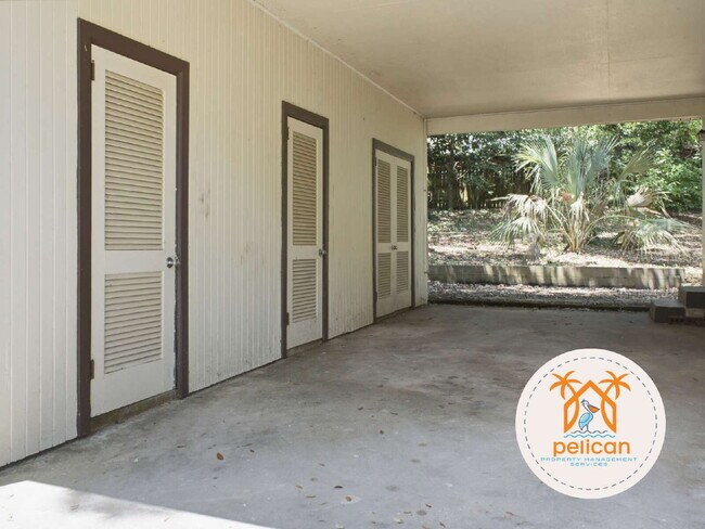 Foto del edificio - Charming 3-Bedroom, 2-Bath Home on a Shaded Lot in Pensacola
