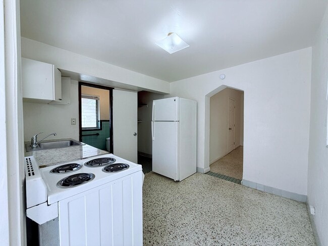 Building Photo - 43 E 16th St