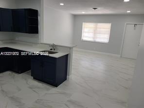 Foto del edificio - 590 NE 20th St