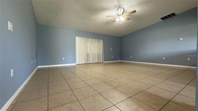 Building Photo - 404 Spike Ct