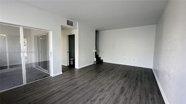 Foto del edificio - 17333 NW 7th Ave