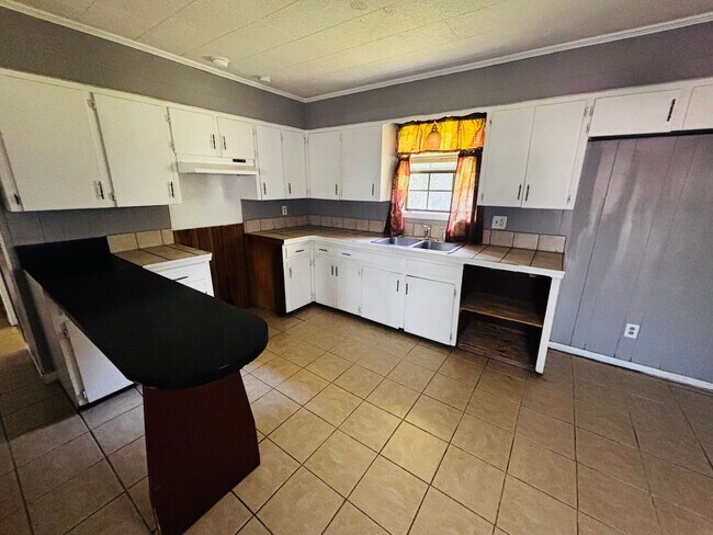 Foto del edificio - 3 Bedroom, 1 Bathroom House is Available Now!