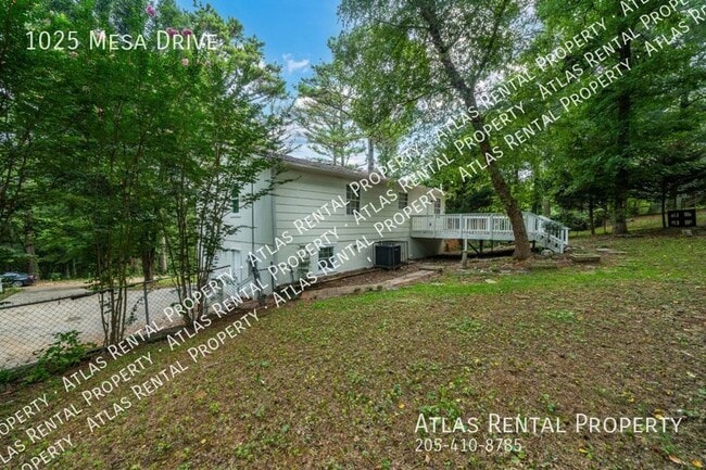Building Photo - 1025 Mesa Dr