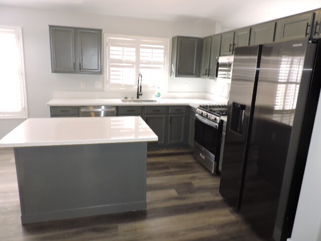 Building Photo - 217 Sandpiper Village Way