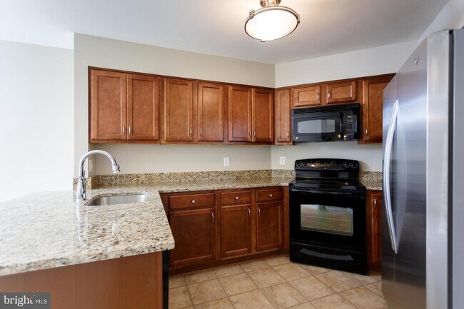 Building Photo - 2131 Kings Garden Way