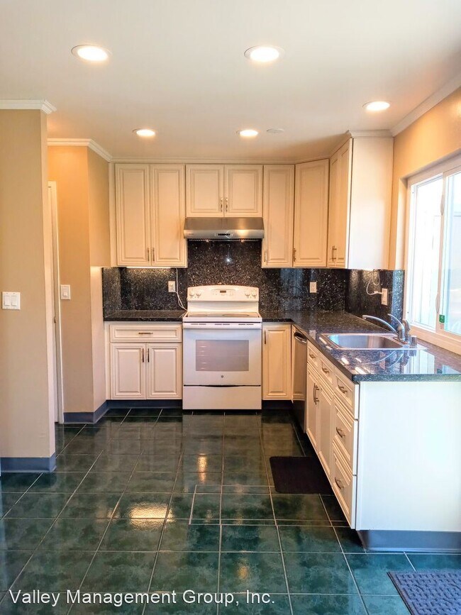 Building Photo - 2 br, 1.5 bath House - 3414 Prince Albert Ct