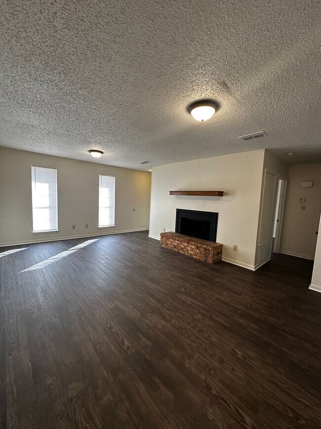Foto del edificio - 1719-1721-1721 Loring Ln