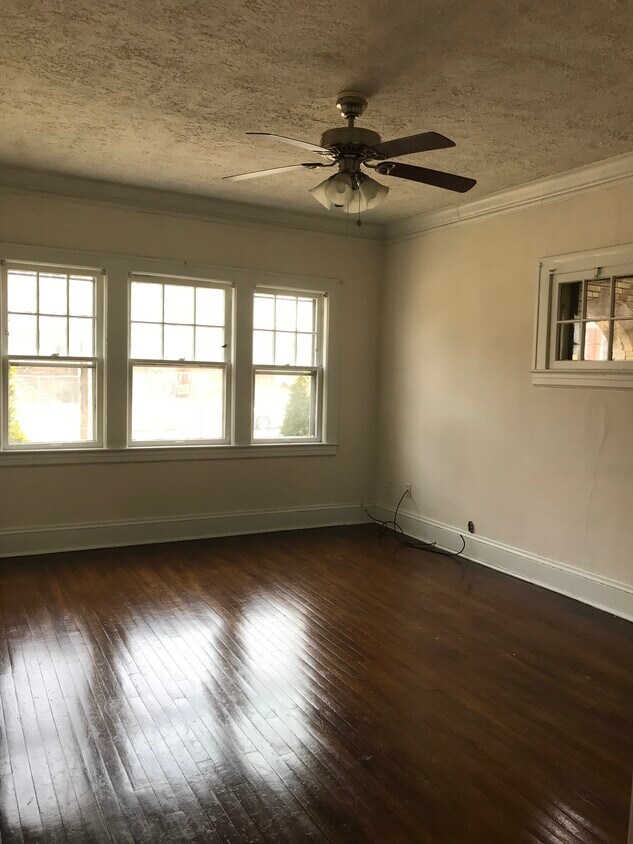 Sample living room - 1348 W Clifton Blvd
