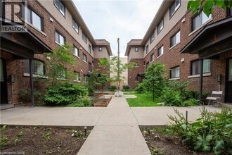 Building Photo - 540 King St E