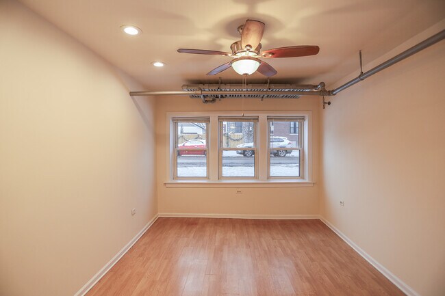Foto del edificio - 4623 N Rockwell St