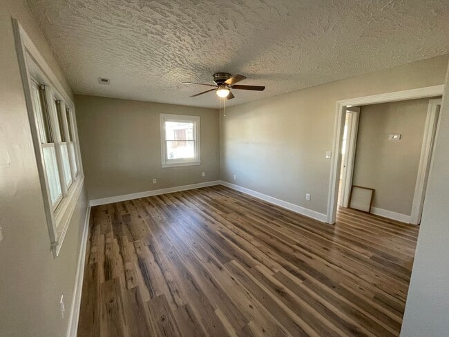 Building Photo - 108 N Saratoga St