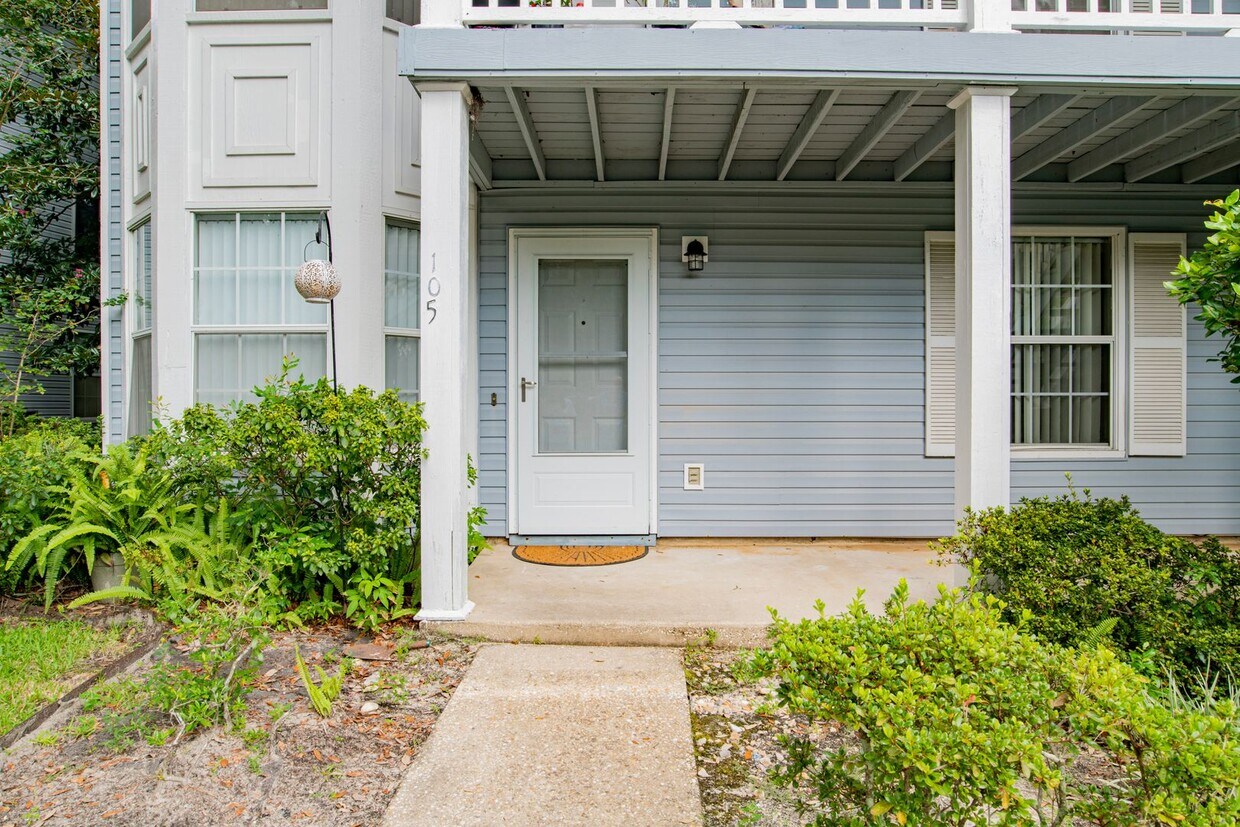 Foto principal - Lovely Ground-Floor Condo with Patio Near ...