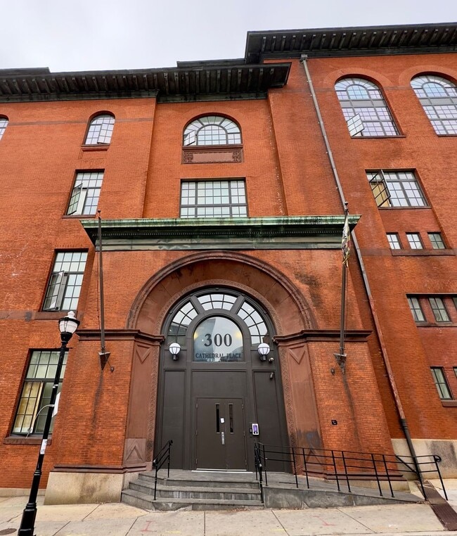 Photo - Cathedral St 300 Apartments