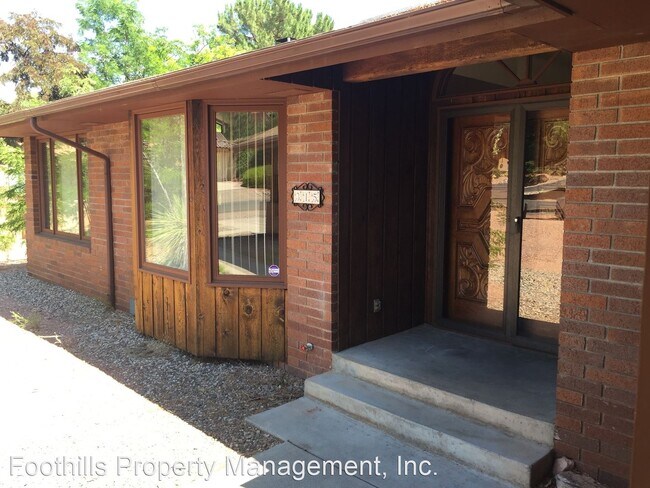 Building Photo - 315 Merry Go Round Rock Rd
