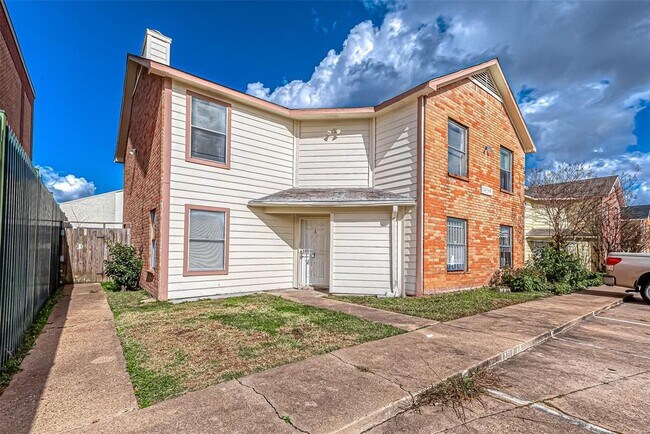 Building Photo - 12710 Leader St