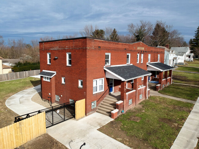 Building Photo - 650 Clearmount Dr