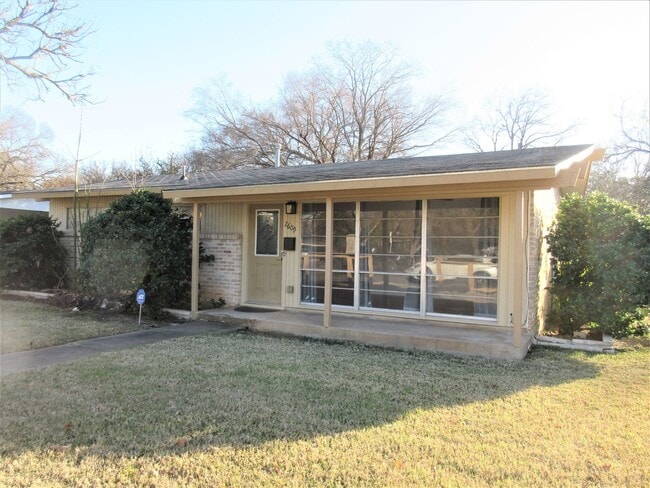 Foto del edificio - Adorable 2-bedroom/1-bath Duplex in Rosedale