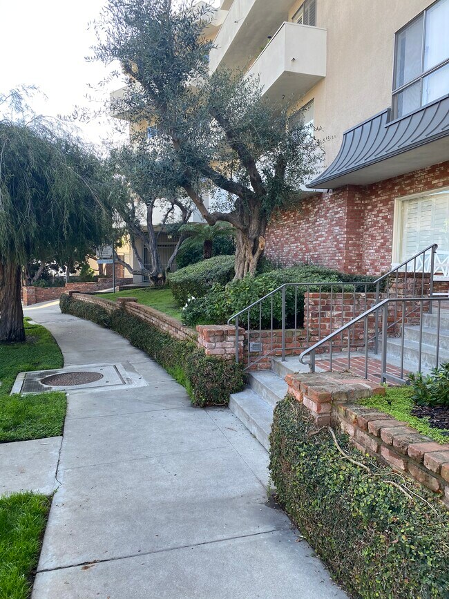 Foto del edificio - 10650 Holman Ave