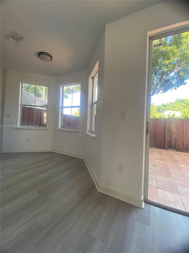 Foto del edificio - 4881 NW 107th Ct