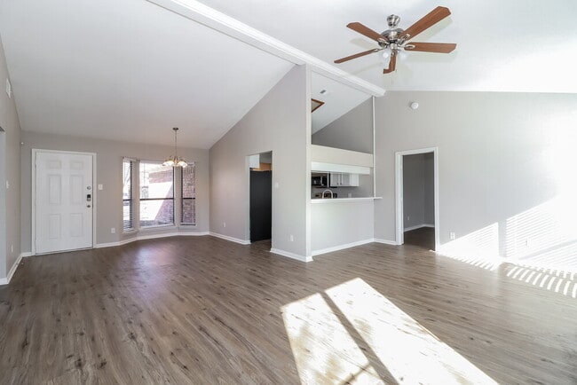Building Photo - 426 Revolution Ln