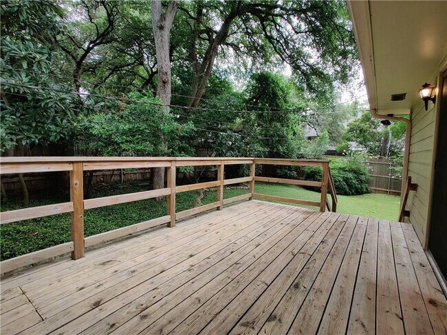 Foto del edificio - Welcome to Tarrytown Oasis! This delightfu...