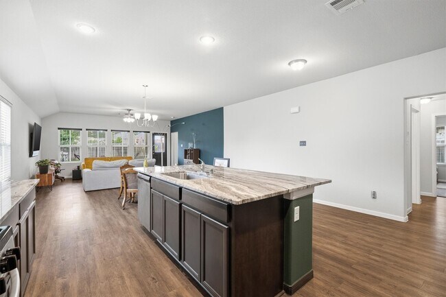 Foto del edificio - 6303 Cambrai Wood Ln