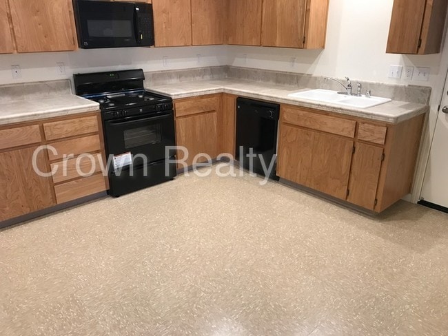 Building Photo - 3075 Bright St