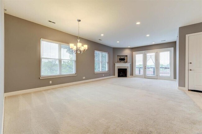 Sala de estar - 6416 Cates Ave