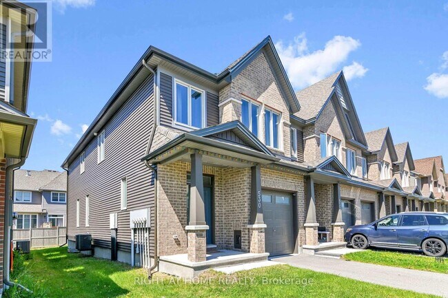 Building Photo - 530 Muscari St