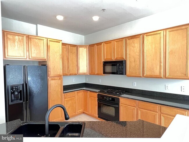 Foto del edificio - 13027 Town Commons Dr