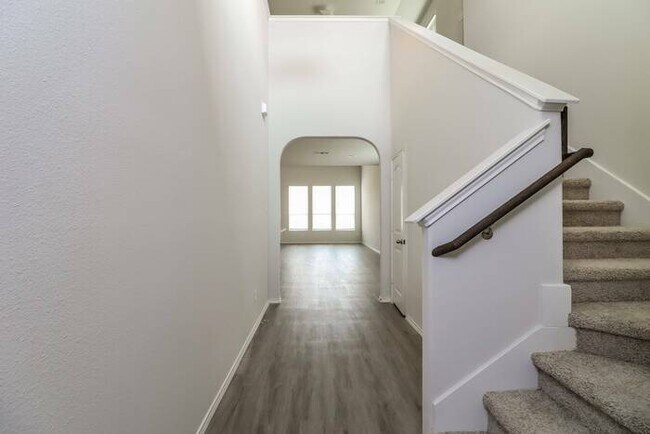 Foto del edificio - 8217 Camellia Tree Ct