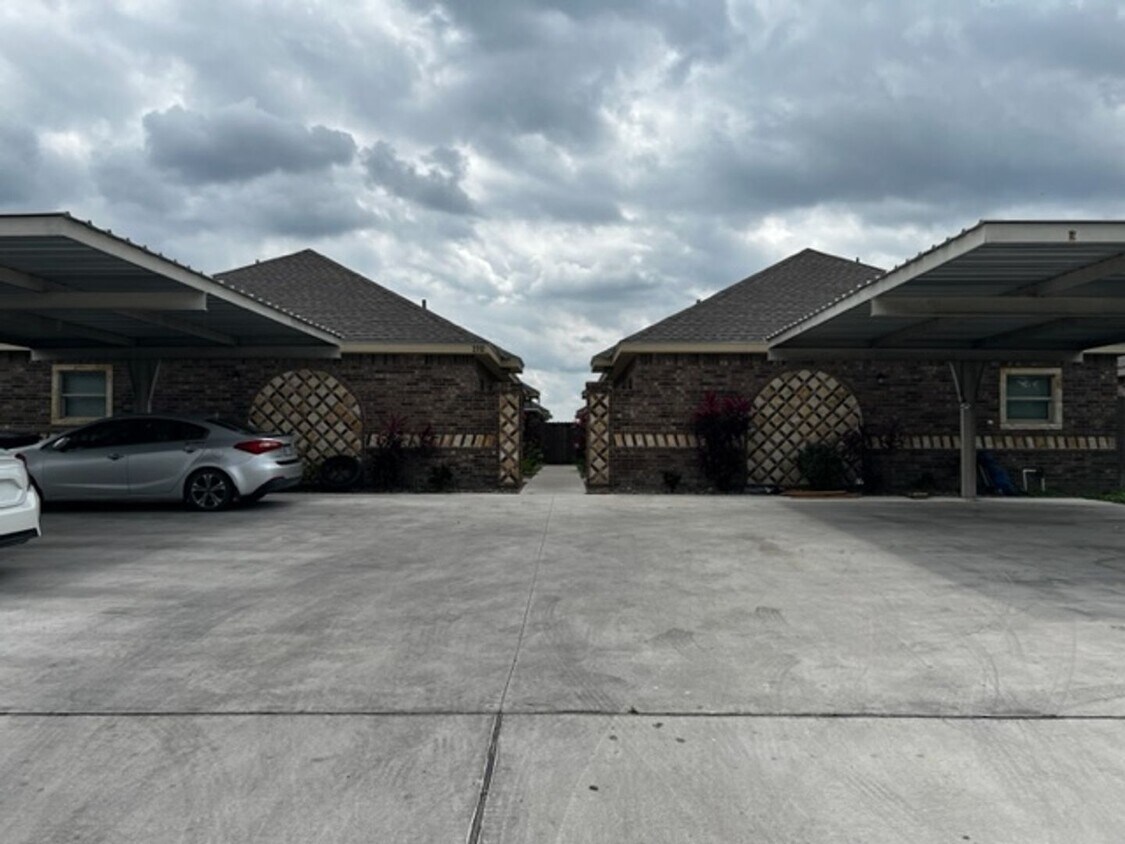 2712 E Eisenhower Ave Unit 3, Mission, TX 78573 Room for Rent in Mission, TX