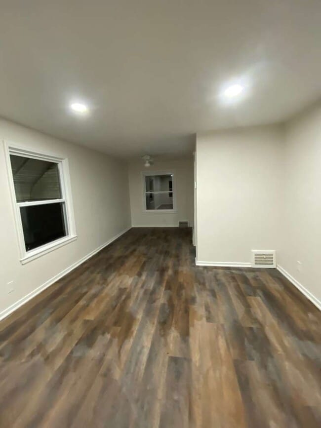 Building Photo - 1523 Babbitt Rd