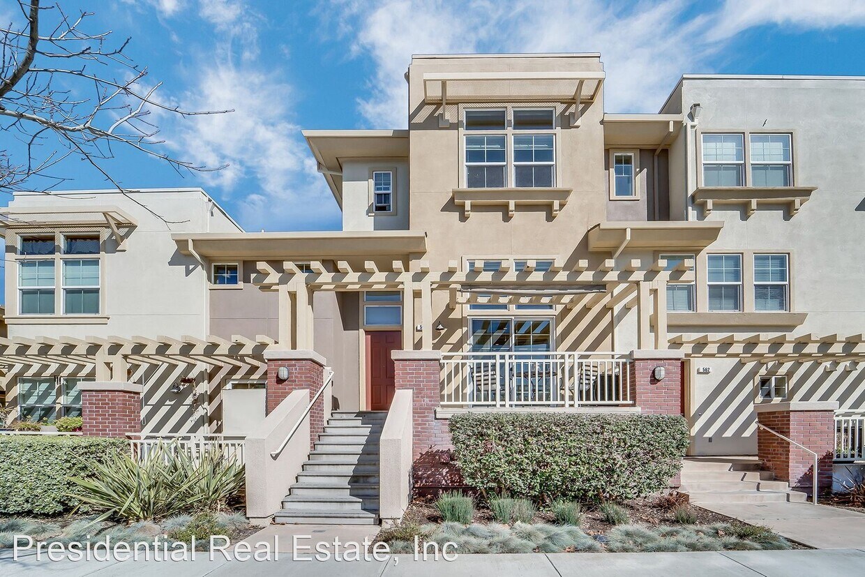 Primary Photo - 2 br, 2.5 bath House - 566 N 7th St