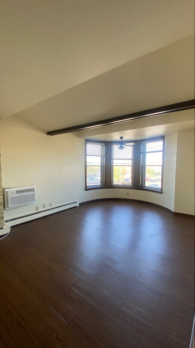 Área de estar - 1700 - 1702 N Farwell Ave