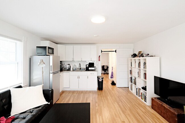 Foto del edificio - Top-Level Fry's Spring Apartment With Utilities Included