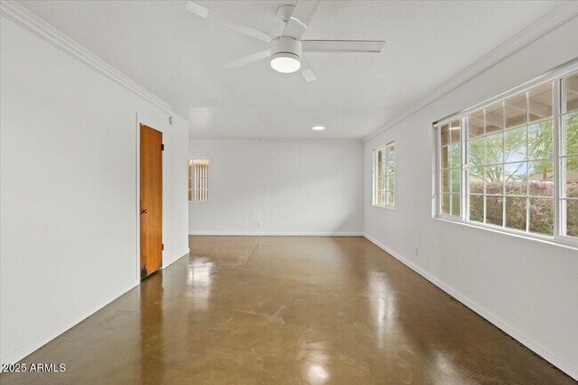 Foto del edificio - 2408 W Weldon Ave