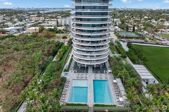 Building Photo - 8701 Collins Ave