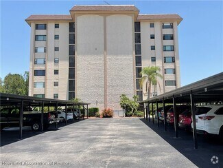Building Photo - 121 Country Club Dr