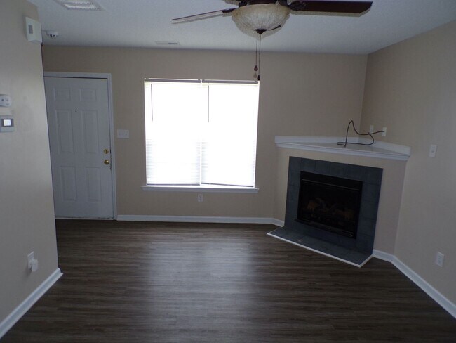 Foto del edificio - Two bedroom Townhouse located in Marsh Oaks!