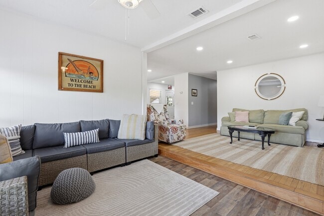 Building Photo - 6 Gay Dr