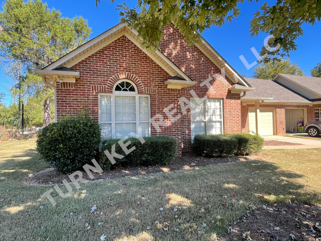 Building Photo - Townhouse for rent in Trussville