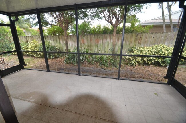 Foto del edificio - 3210 Buccaneer Rd