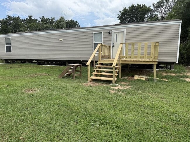 Building Photo - 208 Overland Trail