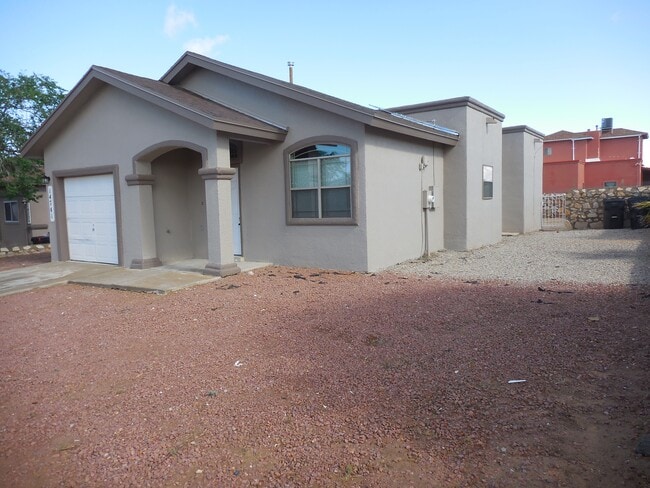 Foto del edificio - 14741 Calhoun Dr