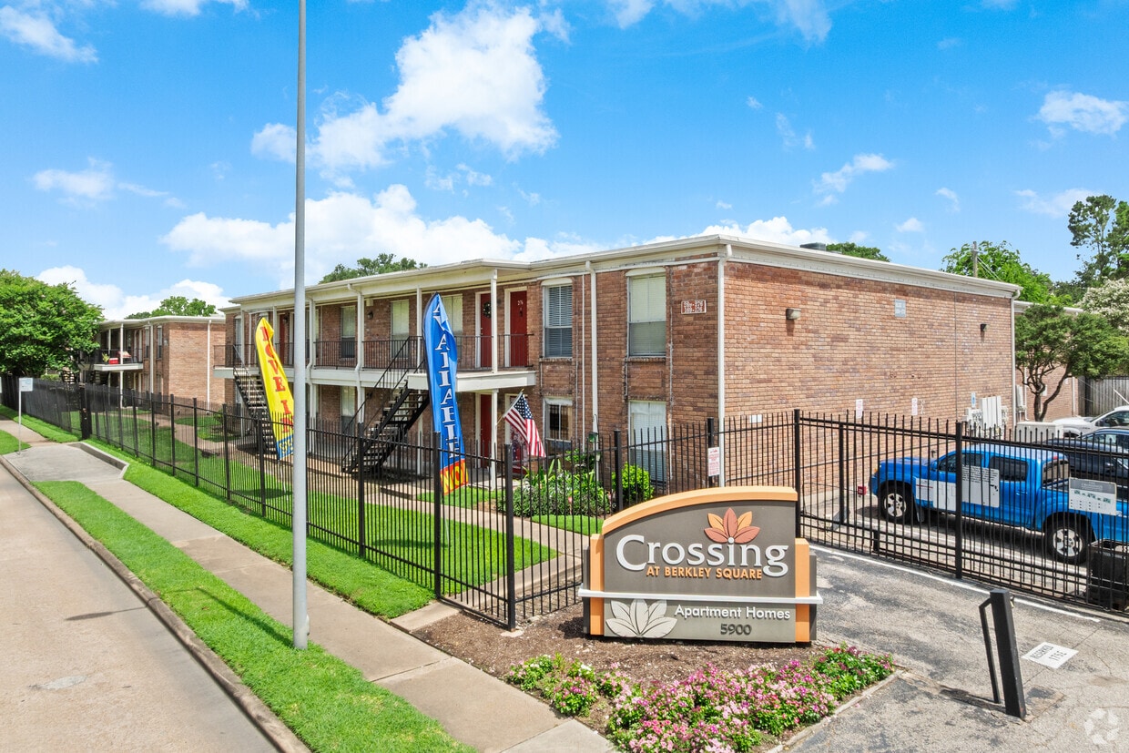 Primary Photo - Crossings at Berkley Square