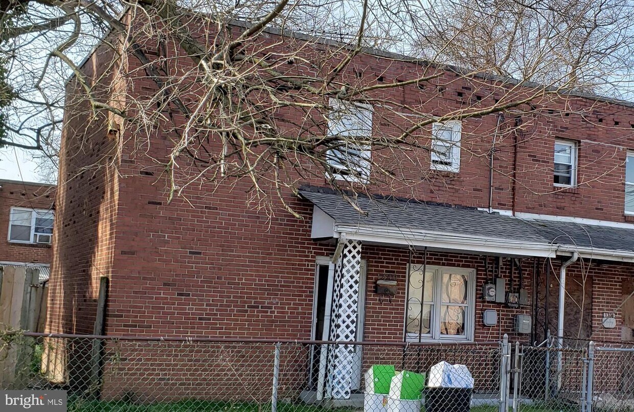 Primary Photo - 1340 Browning St