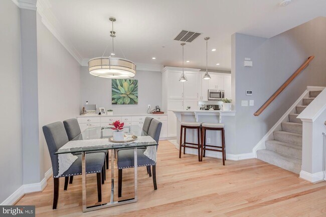 Foto del edificio - 5112 Knapp Pl